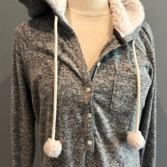 Abercrombie and Fitch - Picture 2 of 8